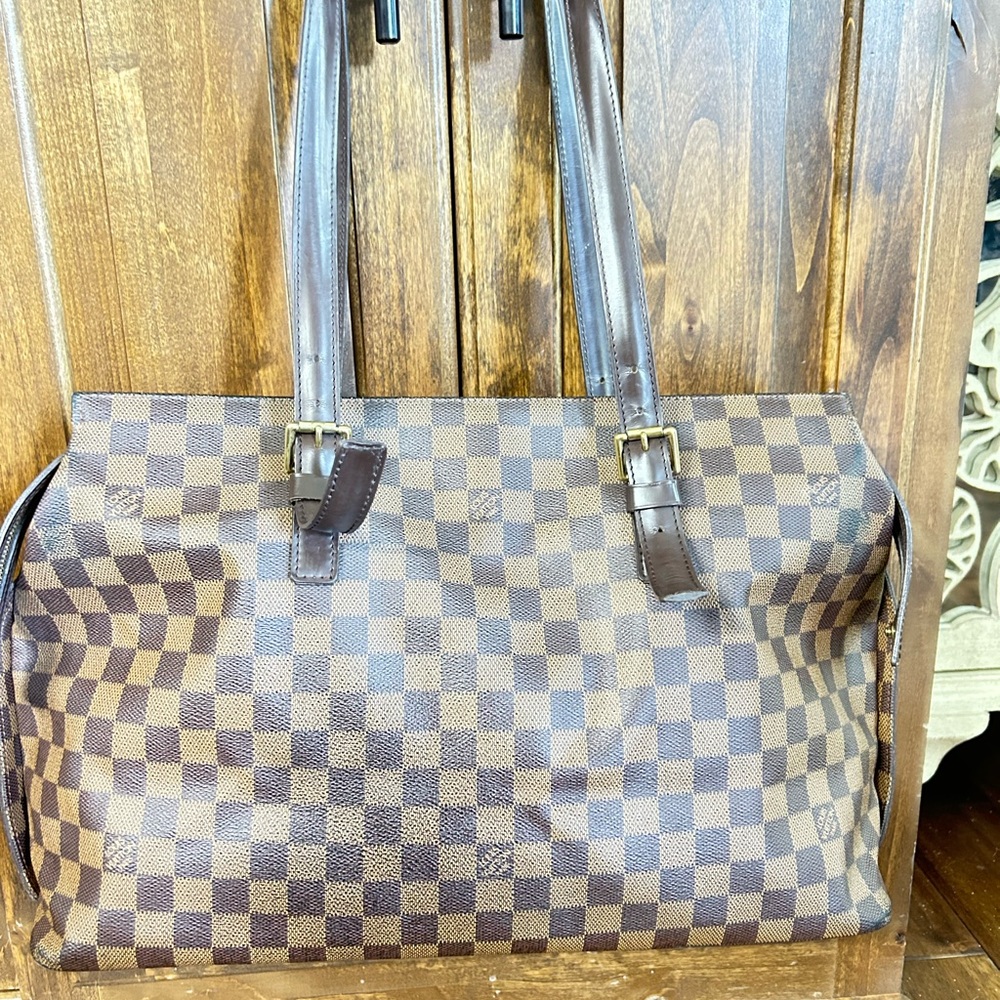 Authentic Louis Vuitton Damier
Chelsea Shoulder Tote Bag

Pre-owned